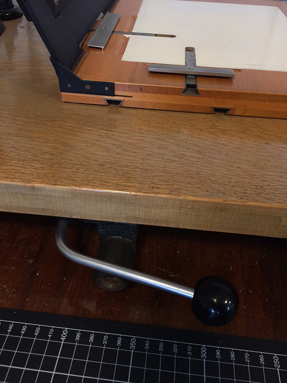01 easel Leitz.jpg