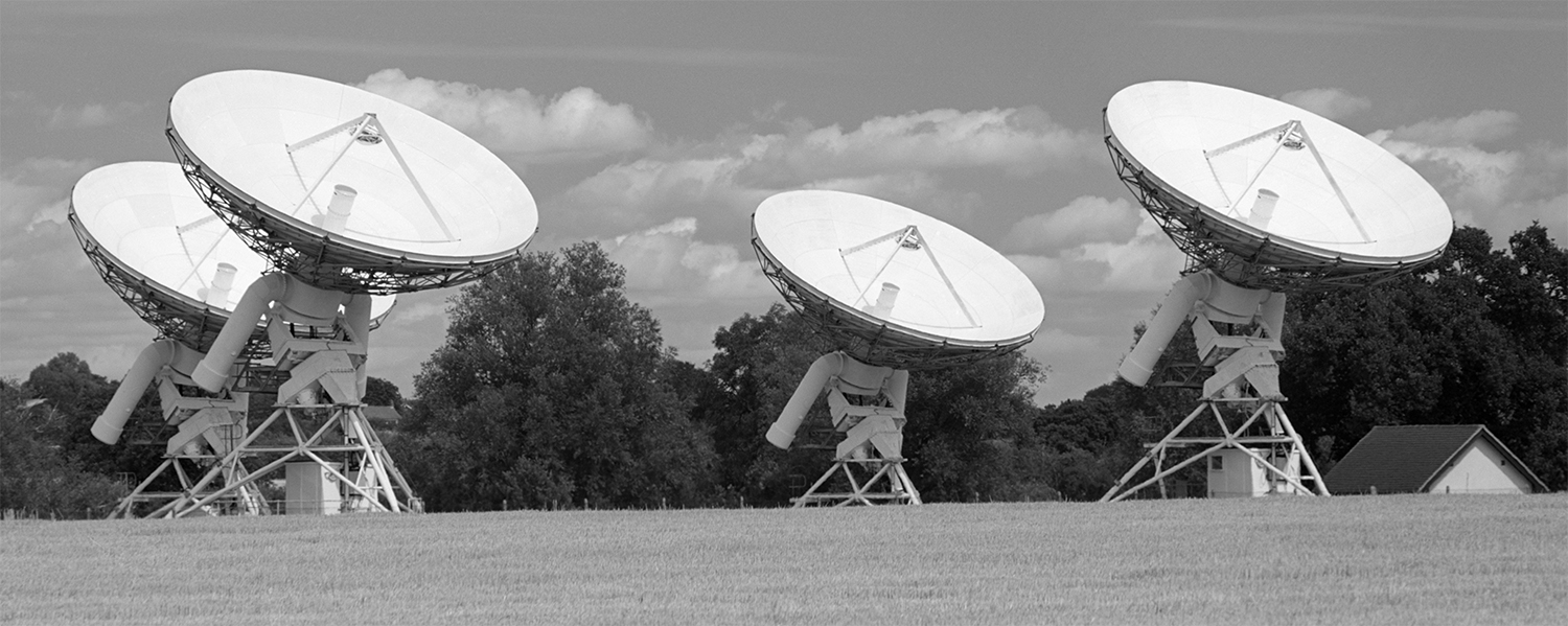 01116_2_adj_radio telescopes_LC_cr1500_grey.jpg