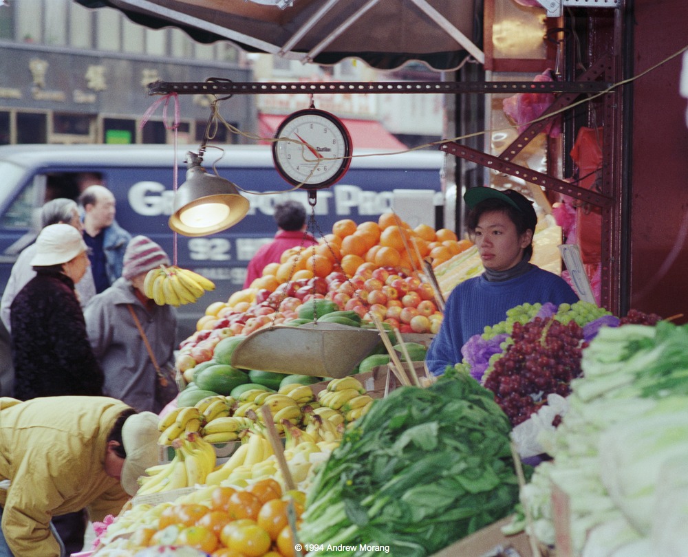 19940328p_FruitLady_CanalSt_NewYork_resized.jpg