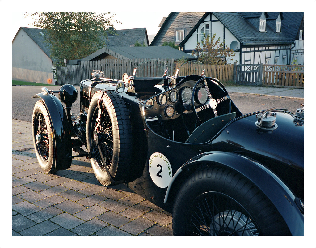 23230219376_556bebbfc9_b.jpg