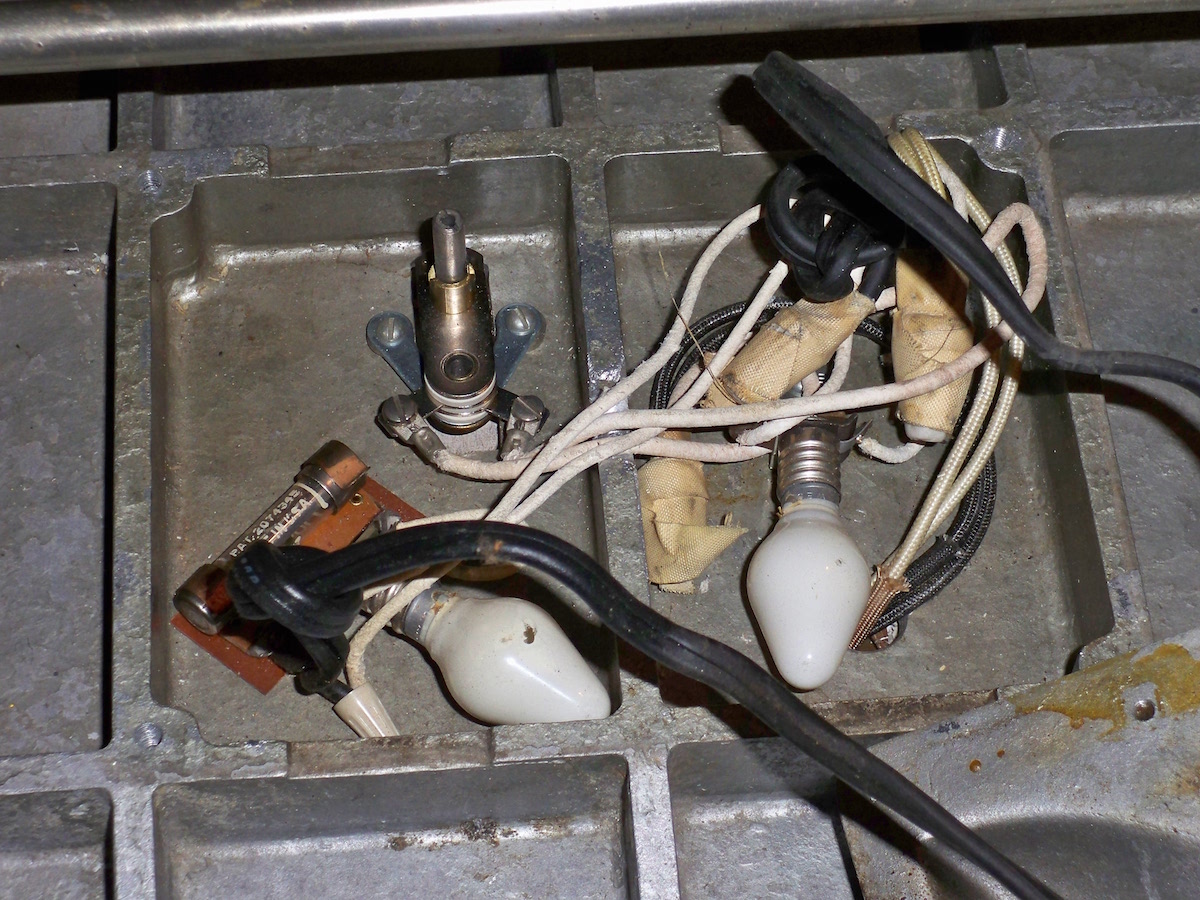 4 bulbs close copy.JPG