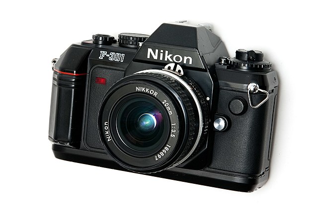 640px-Nikon_F-301_0769.jpg