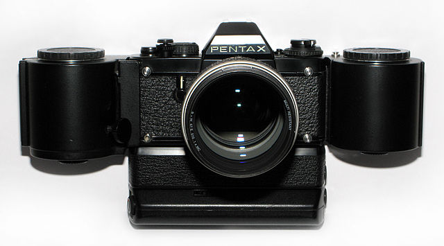640px-Pentax_LX_MotorDrive_NiCdPack_1_4_85mm_AF_Star.jpg