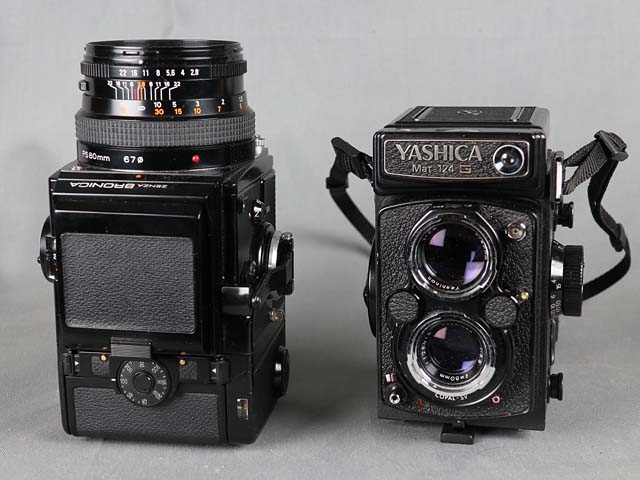 _M5_2007_SQA_w80mm_next_to_Yashica124G.jpg