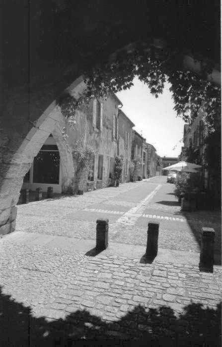 Arches, Monpazier.jpg