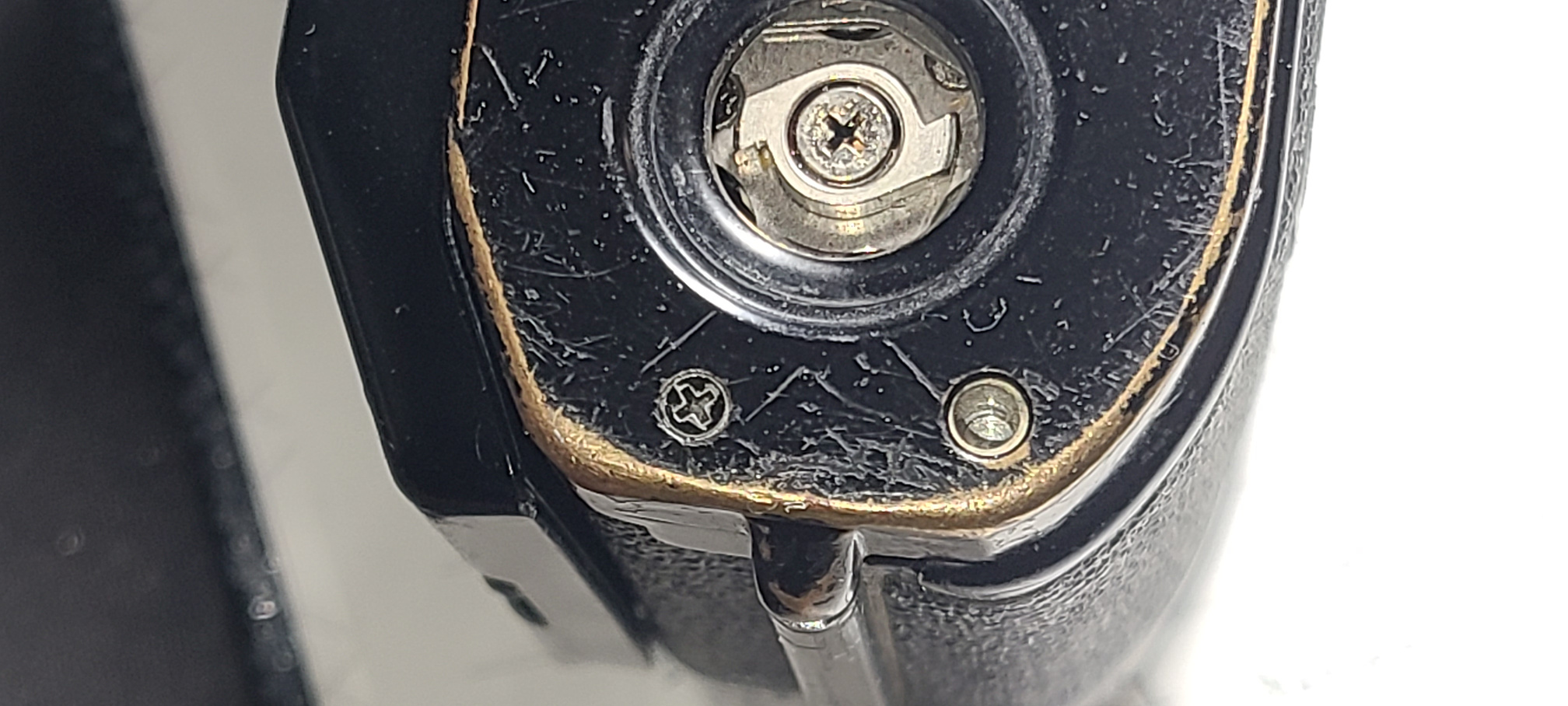 Bottom cover screw.jpg