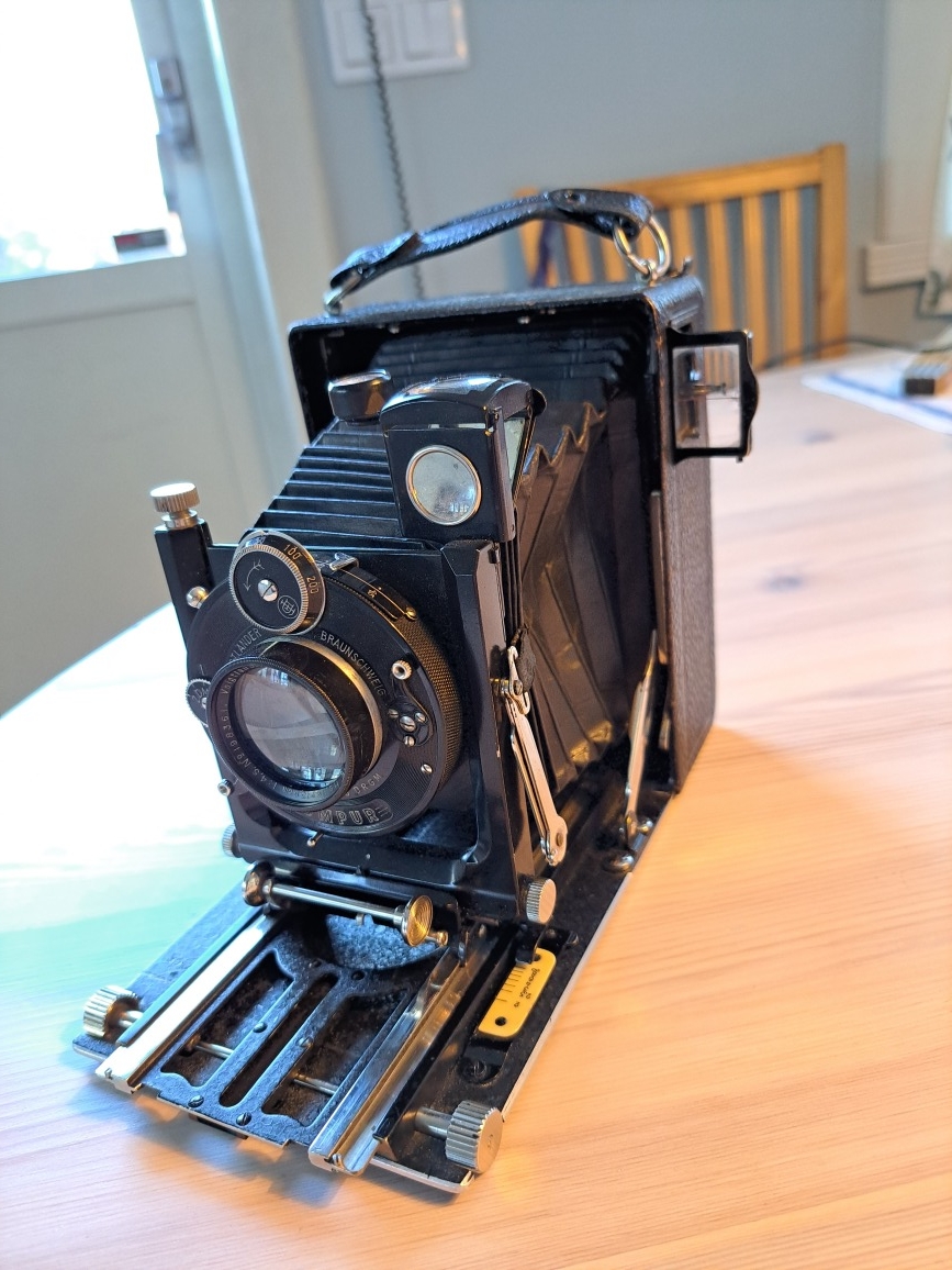 camera_front.jpg