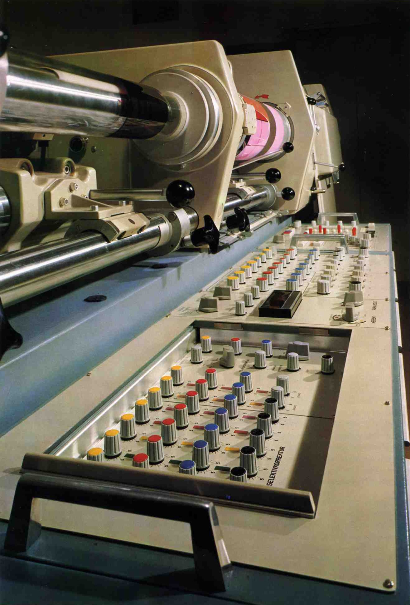 dc300_1972_cropped.jpg
