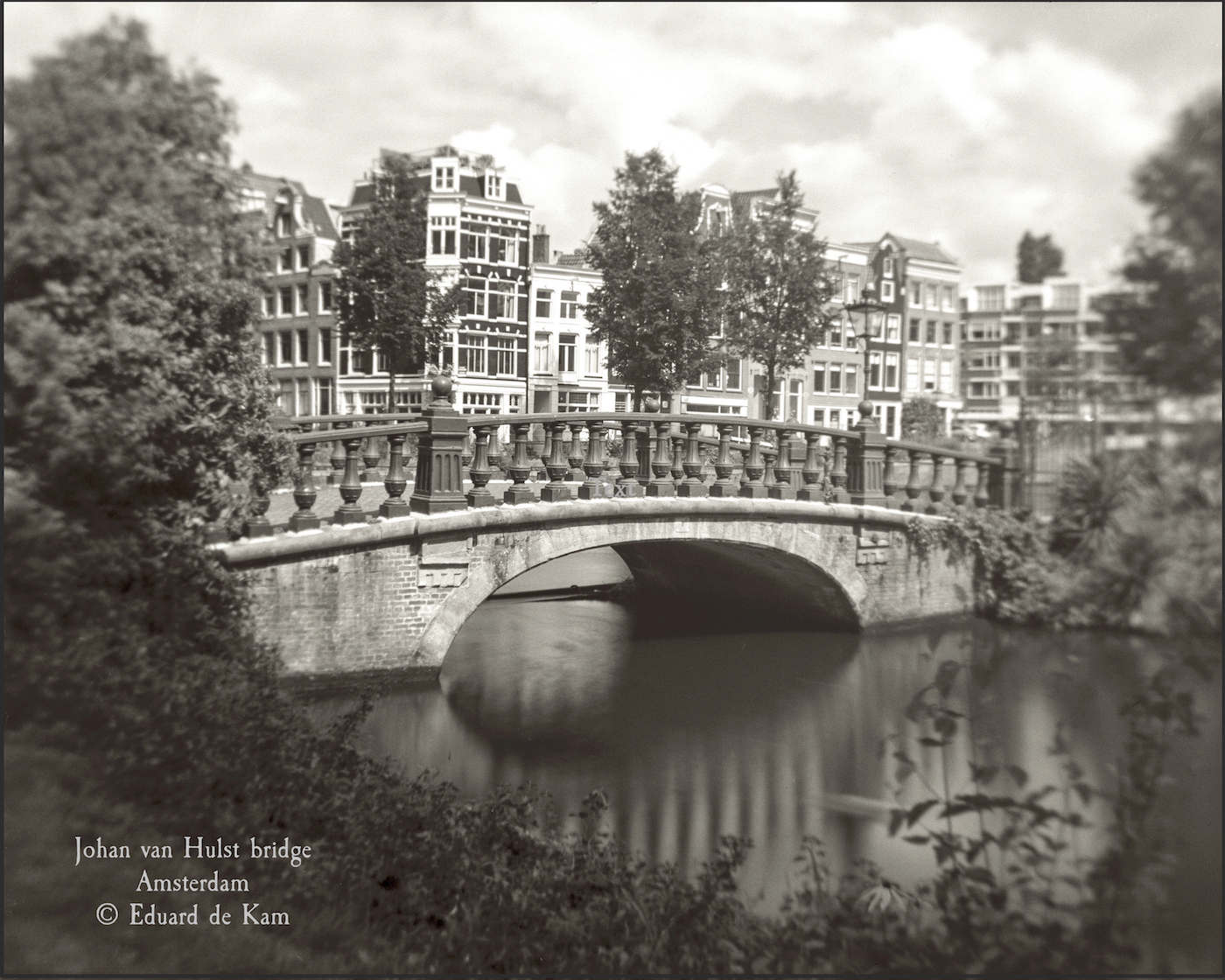 EdK-bord. 4x5, 125mm, f:11,  FP4.  Amsterdam.jpg