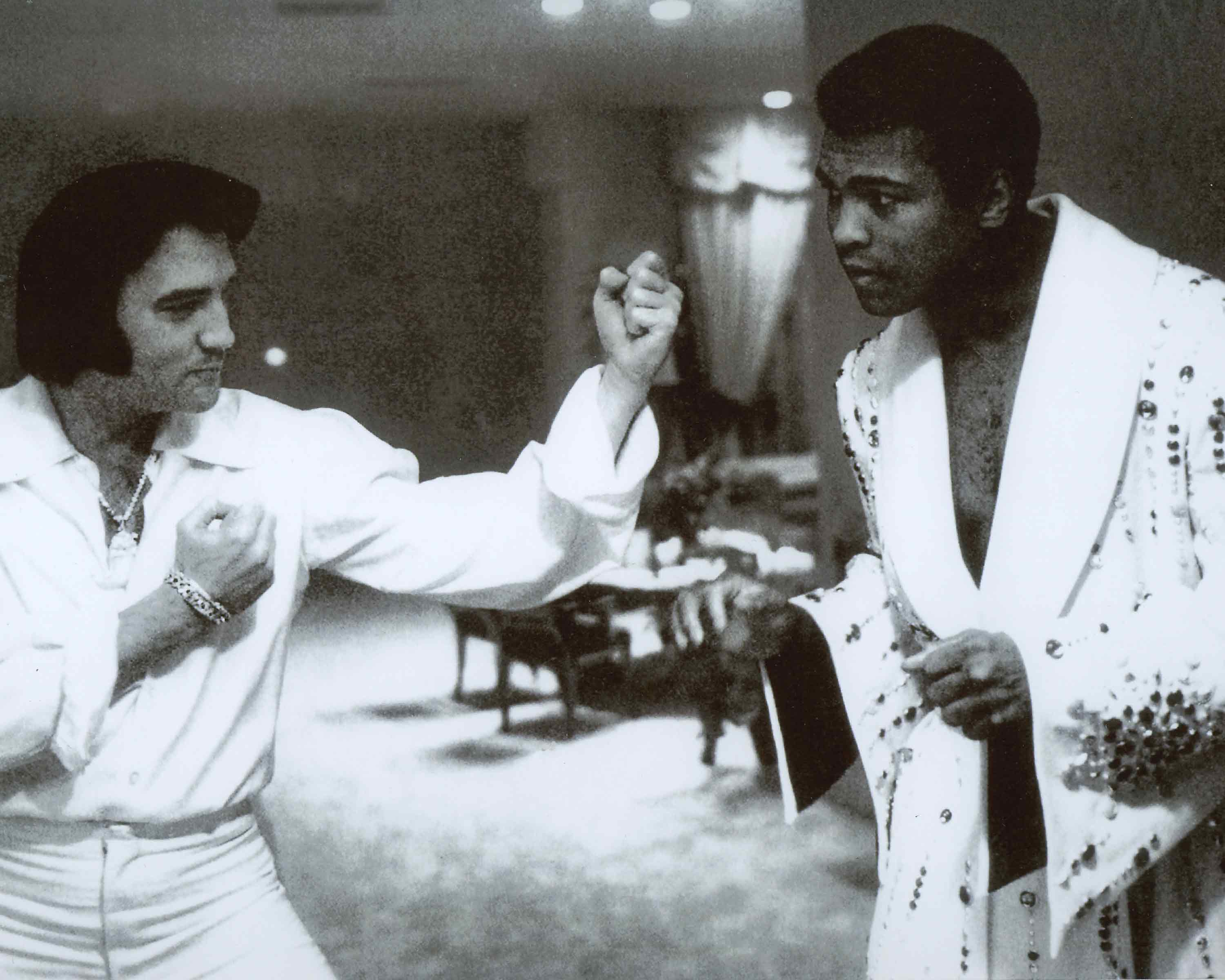Elvis-and-Mohamed-Ali.jpg