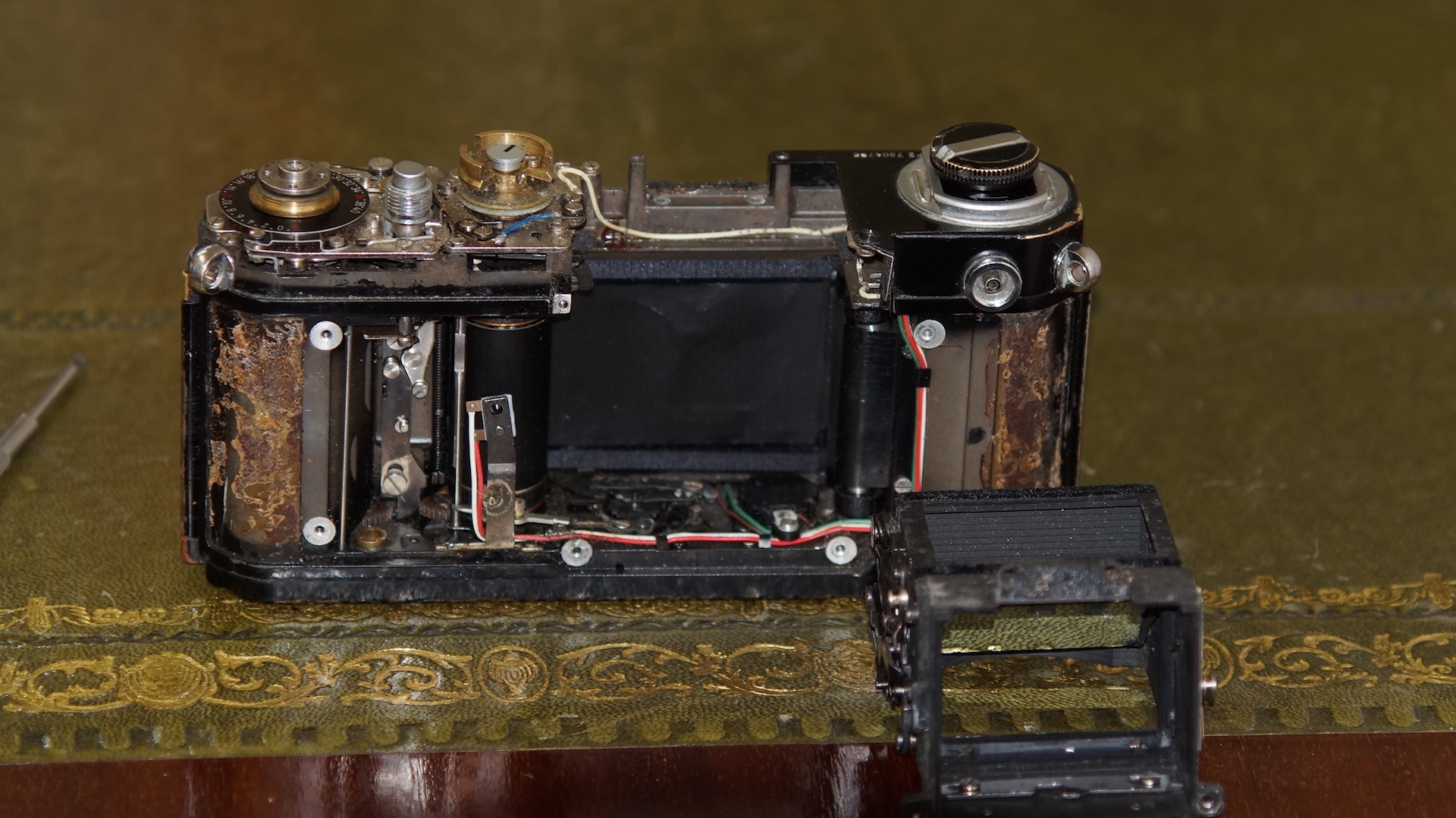 F2_internals.jpeg