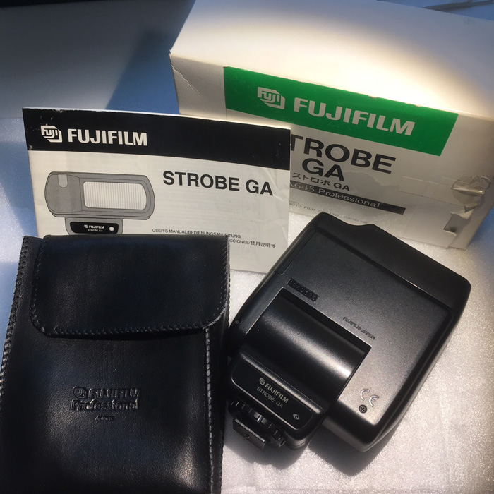 FUJIFILM　GA645Zi＋STROBE　GA Camera Geekery: Fujifilm GA645Zi - Japan Camera Hunter