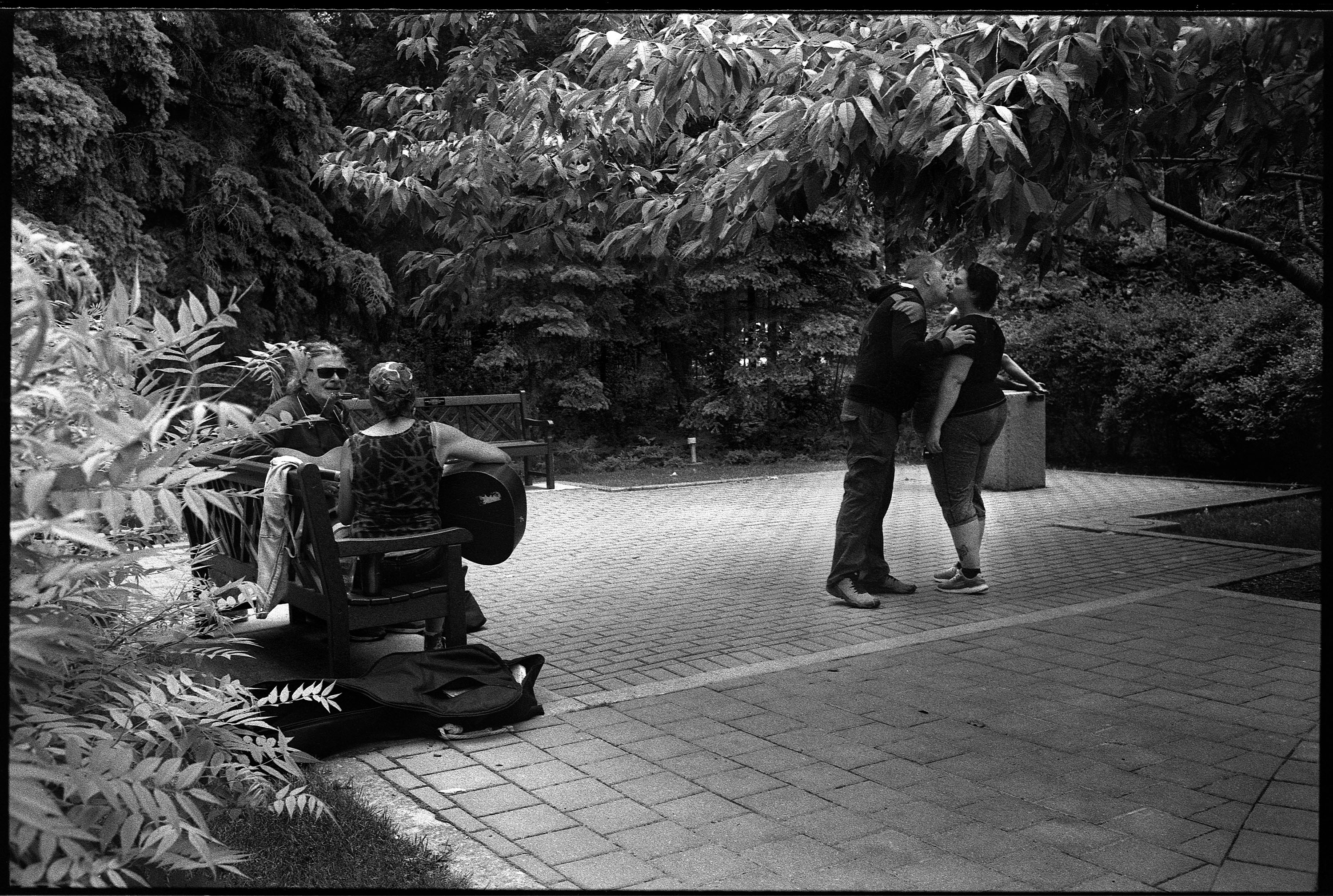 gardens_kiss.JPG