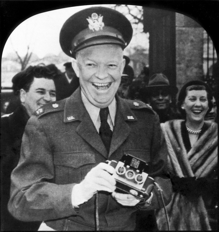 ike-with-stereo-camera-3-l.jpg