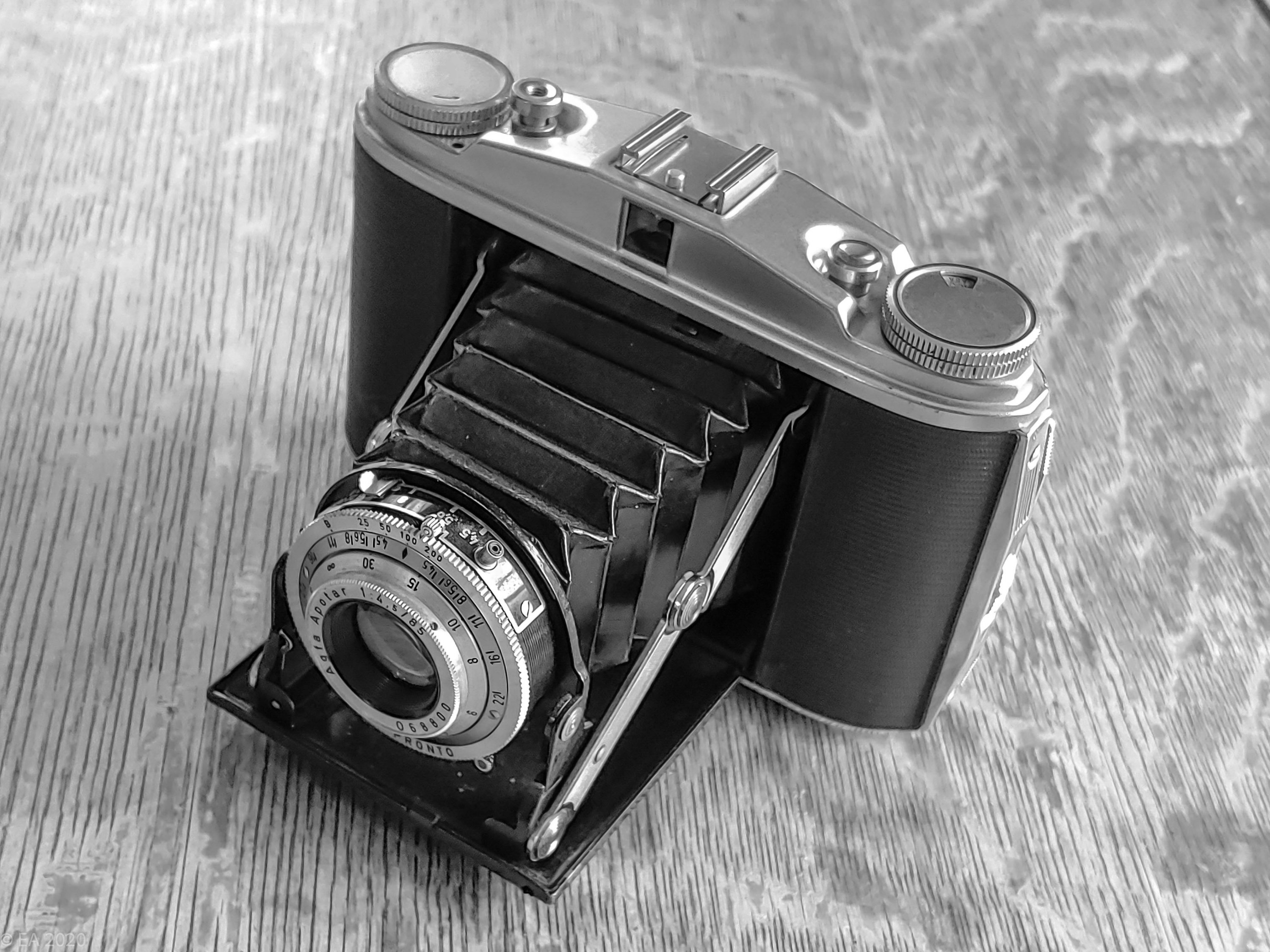 Isolette-BW.jpg