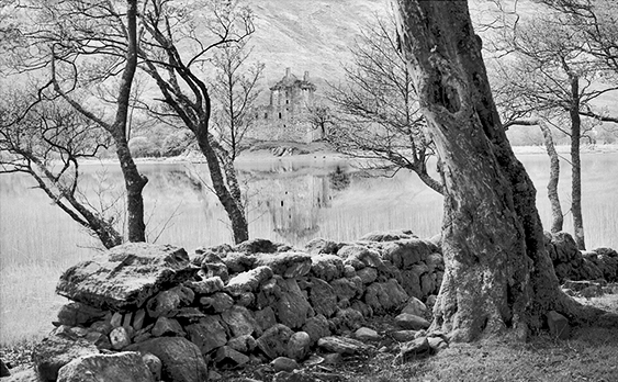 Kilchurn Cast;e and wall 1.jpg