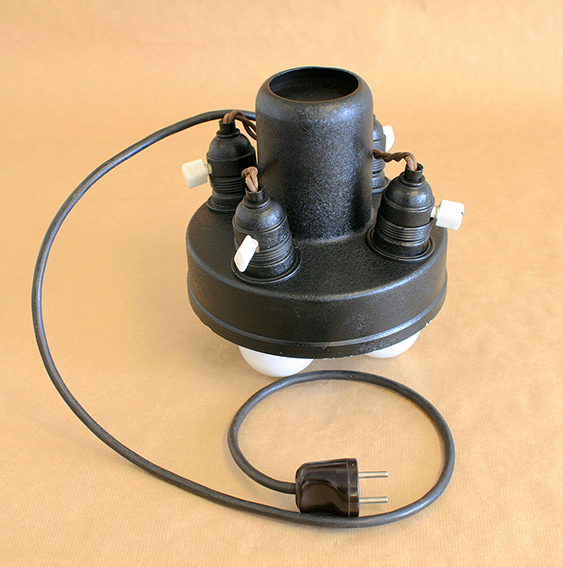 Leitz enlarger head 4 lamps 02 (s).jpg