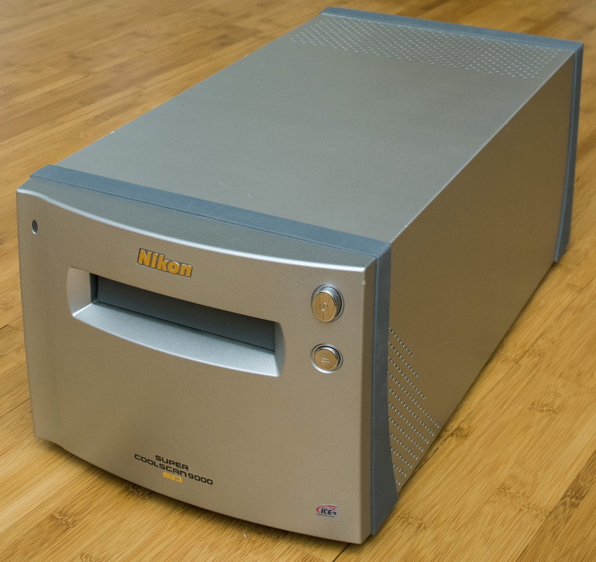 LS9000.02.jpg