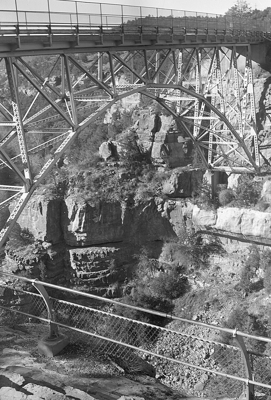 - MidgleyBridge trail head  .jpg