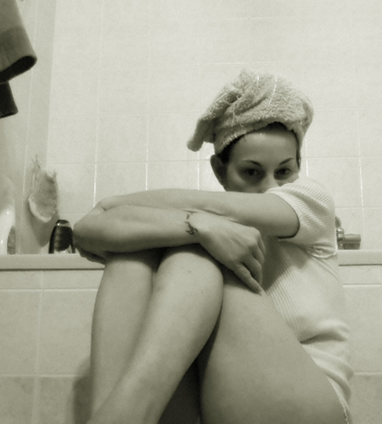 mio autoscatto con smartphone 2025 casa.bagno pavimento - Copia.png