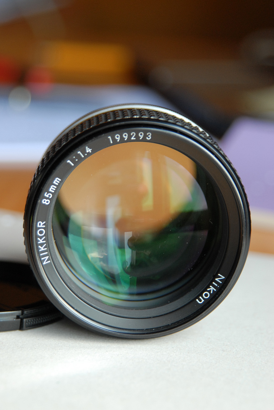 Want to Buy - Nikkor 85mm F2 or f1.4 | Photrio.com Want to Buy - Nikkor 85mm F2 or f1.4 | Photrio.com
