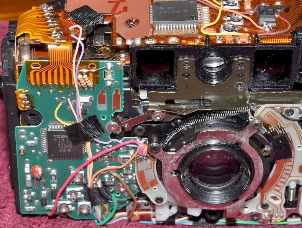 Nikon L35 front.jpg