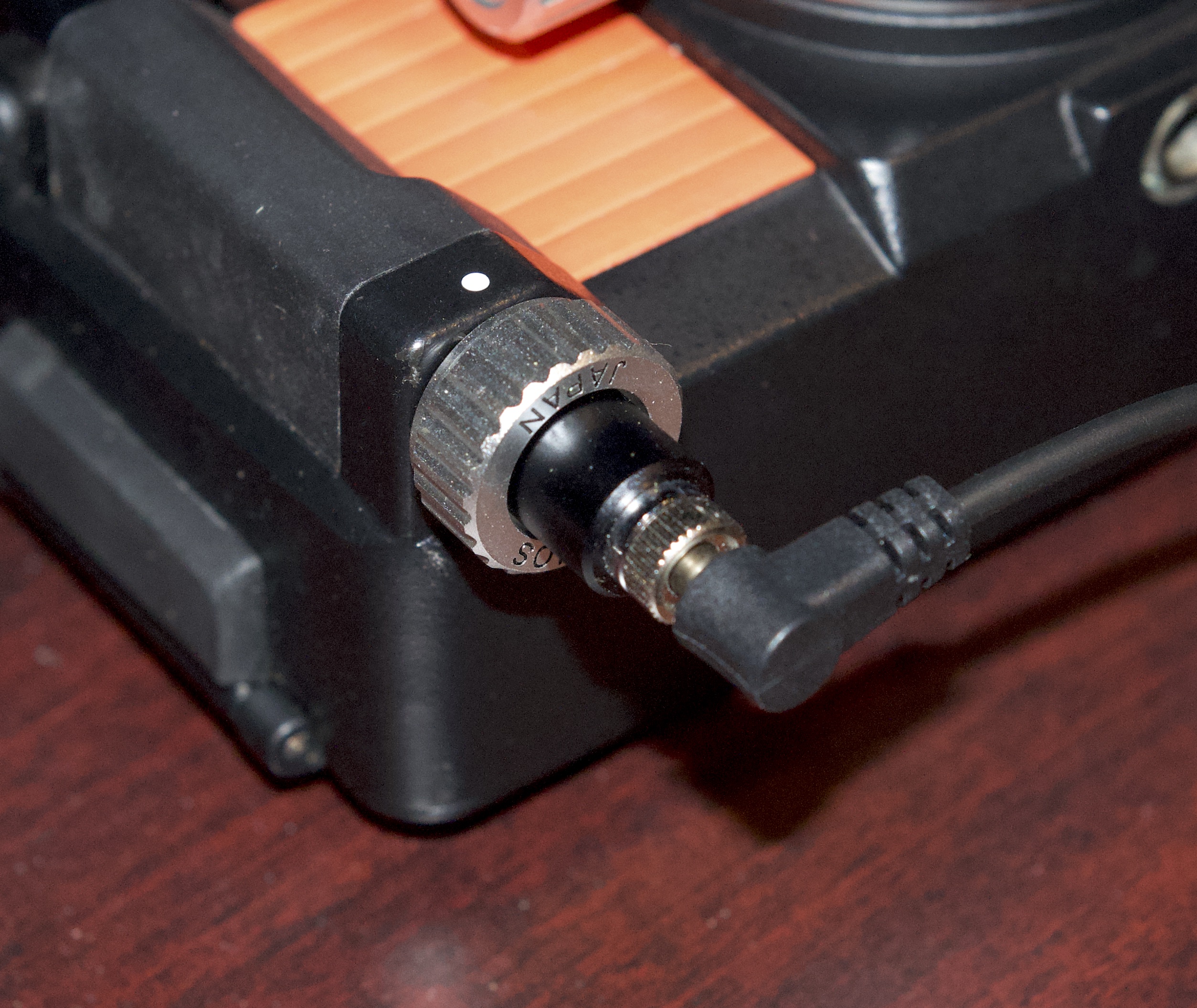 Nikonos pc connector.jpg