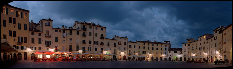 Pano-Lucques-Nuit_S.jpg