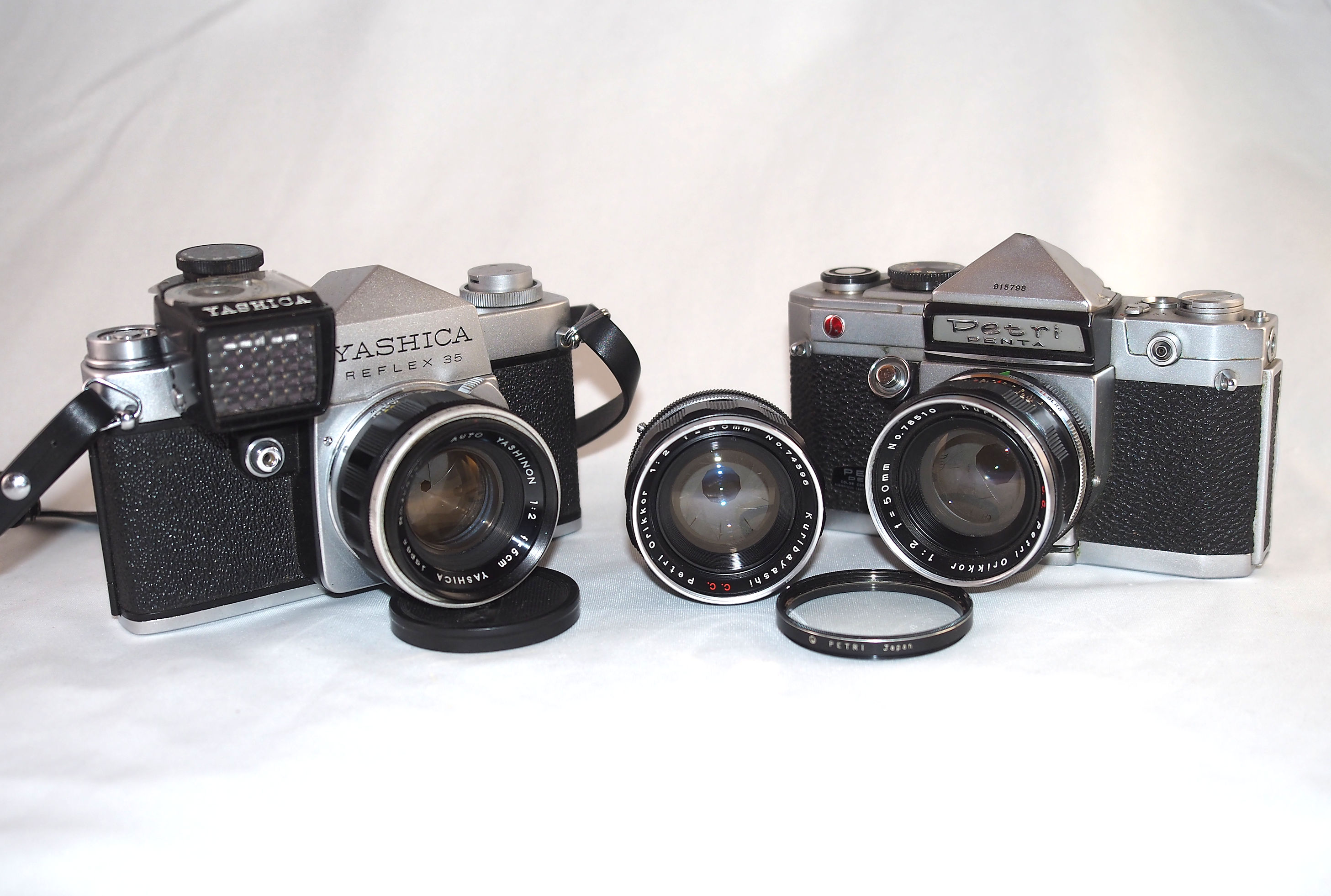 Petri Yashica rev.JPG