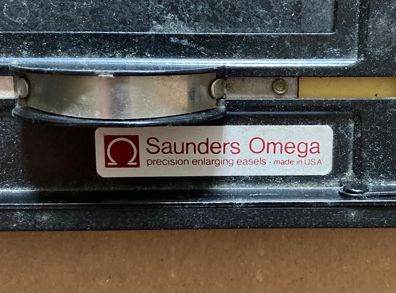 Saunders Omega easle.jpg