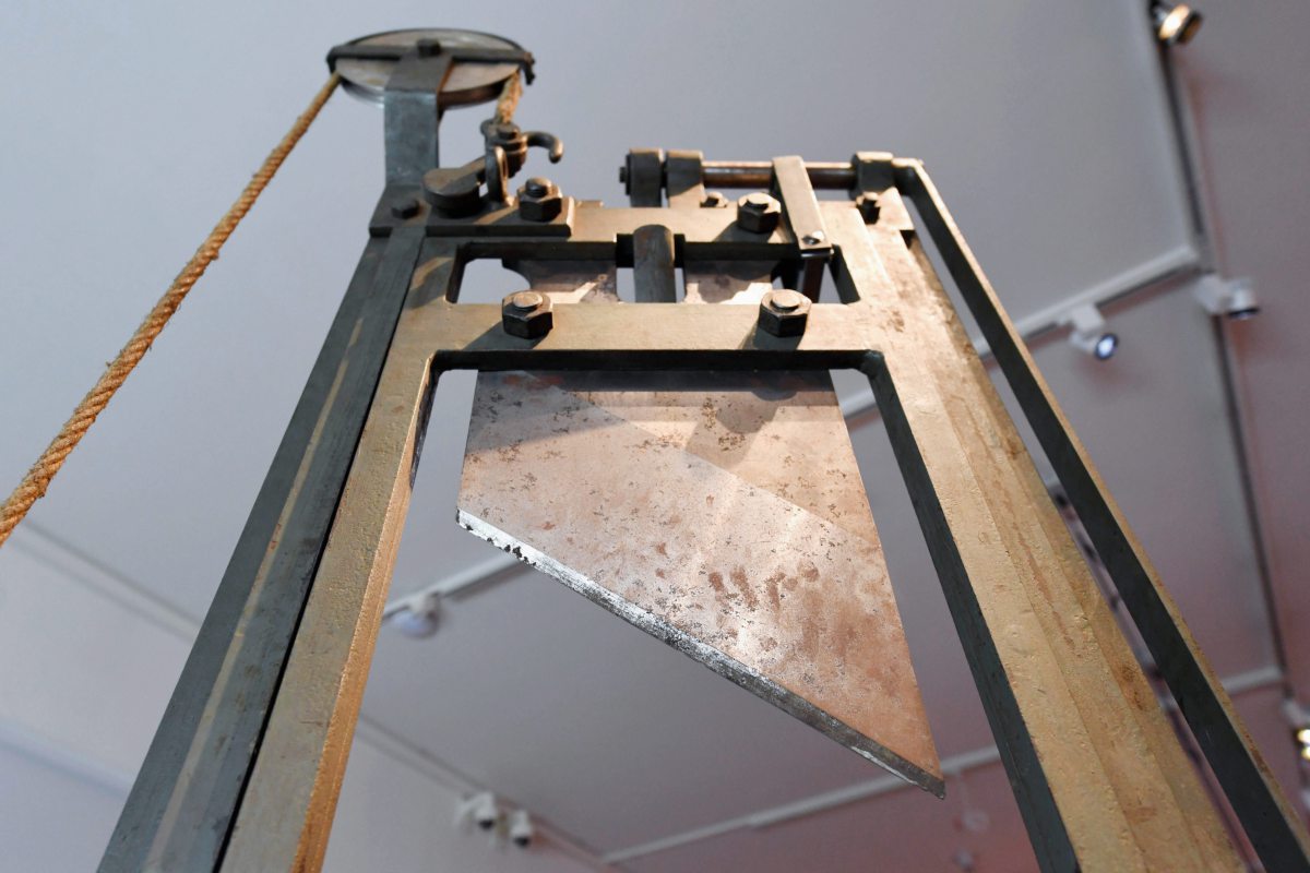 SOA_2018_Revolution_Guillotine_00.jpg