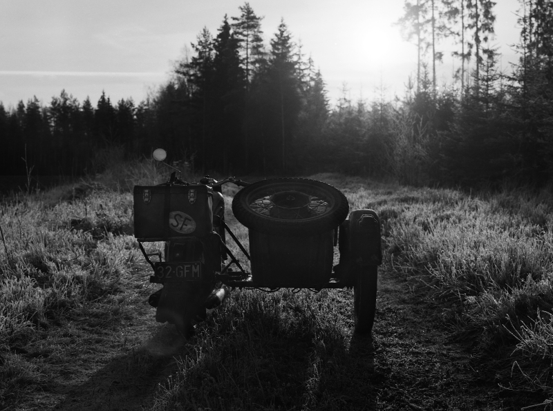 Vastavalossa metsätiellä_pieni.jpg