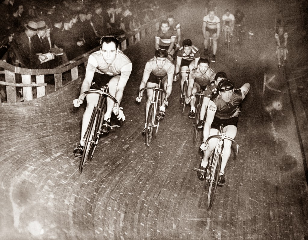 Vintage Photos of Chicago's Cycling Craze (7).jpg