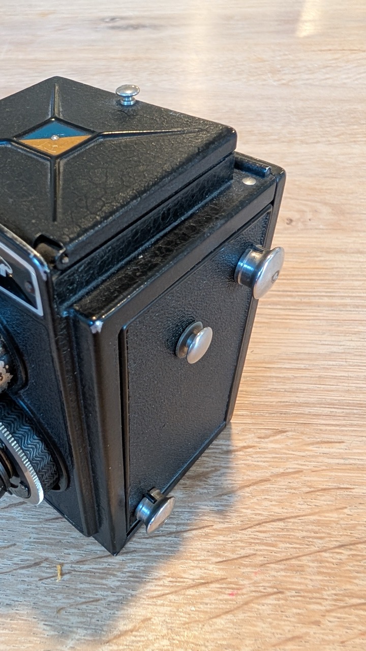 Voigtlander Brillant side Large.jpeg