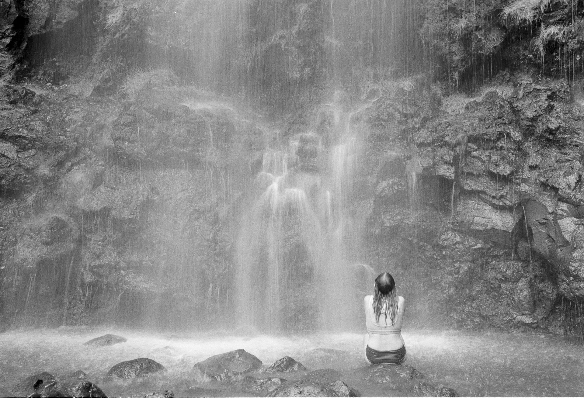 waimokuFallsWoman1920w.jpg