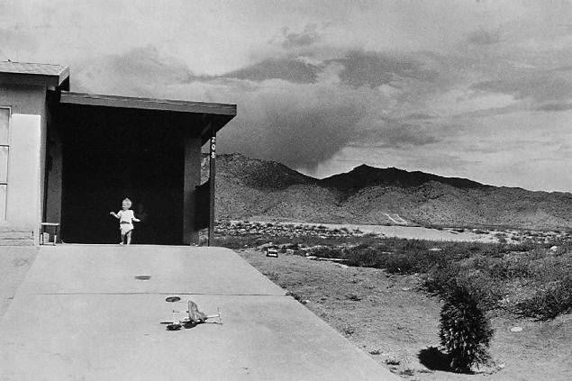 winogrand_new_mexico_driveway.jpeg