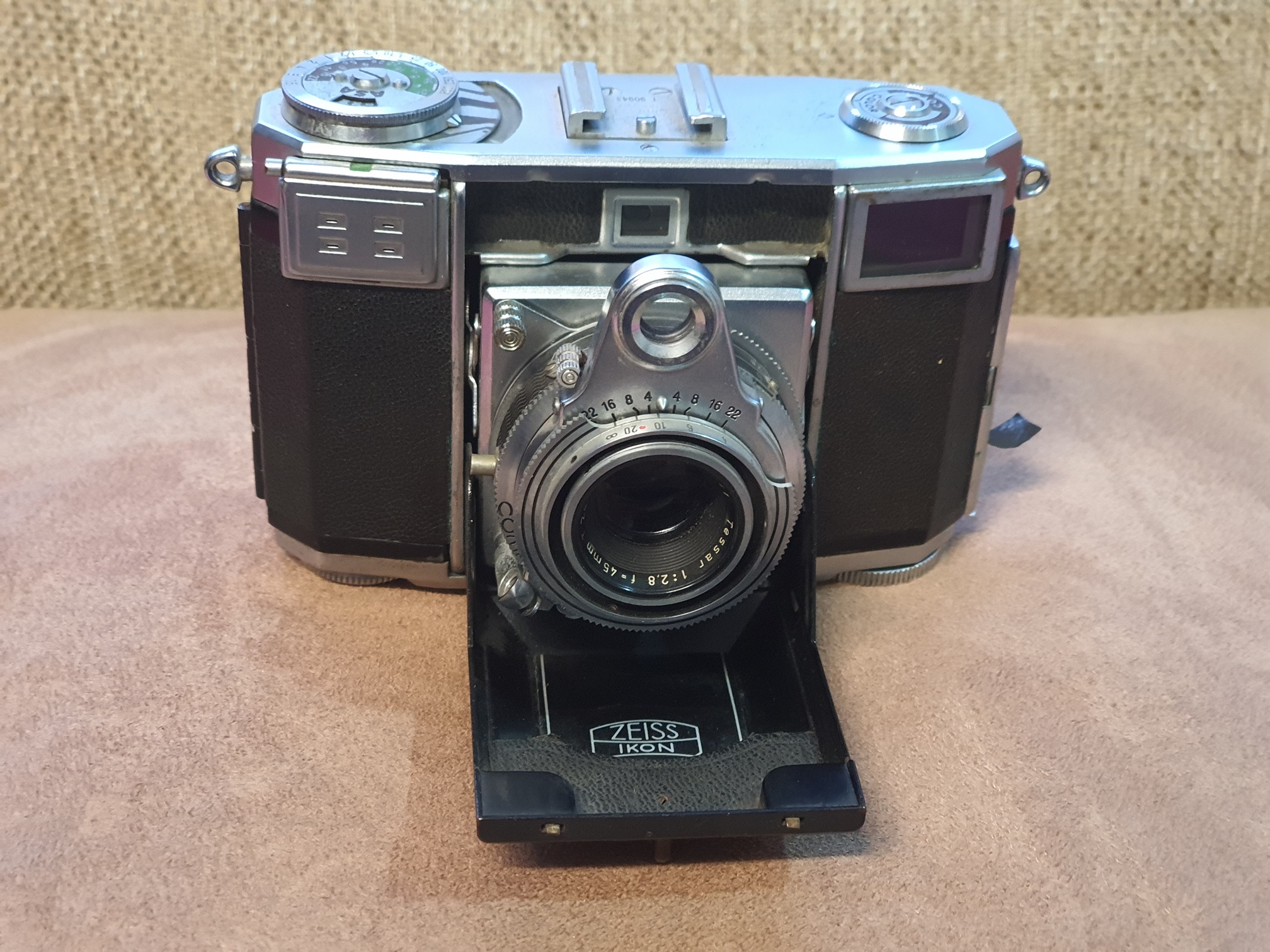 Zeiss Ikon.jpg