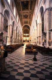 300k Duomo interior, Napoli.jpg