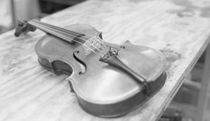 violin-on-workbench-1_850x492.jpg