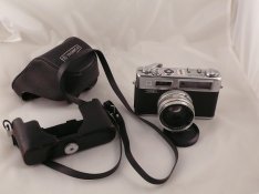 Yashica japan w Case.jpg