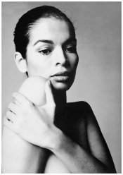 bianca-jagger-woman-in-the-mirror-photo-richard-avedon (1).jpg