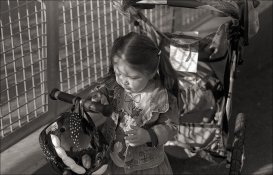 aaaaaaupload  Mimi Ben LeicaMP 90f2-8Tele-Elmarit-M KodakPlus-X Rodinal1-50 .jpg