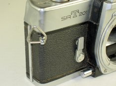 Minolta.SR-T201.Body.SN1372751-04[right.front]-S9o_2398.JPG