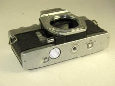 Minolta.SR-T201.Body.SN1372751-07[bottom]-S9o_2395.JPG