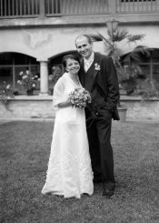 MM_wedding_churchyd.jpg