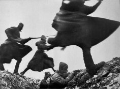 2 The-Russian-War_-1941-1945-©-Dimitri-Baltermants_-courtesy-of-Glaz-Gallery_-Moscow-min-4.jpeg