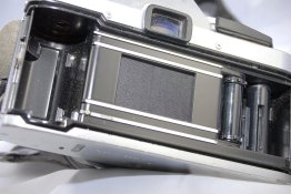 Olympus.OM-F+50mm.f1.8.lens+strap.10-D2c_7113.JPG Olympus.OM-F+50mm.f1.8.lens+strap.10-D2c_7113.JPG