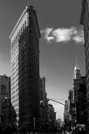 flatiron-building-nyc_6656958781_o[1].jpg