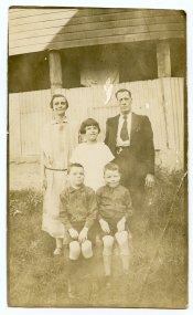 Grandma and grandad bill agnes and frank fitz 1920's304.jpg