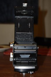 Rolleiflex-automatic-film-loading-mechanism.jpg